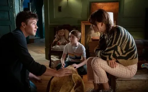 Tyler (Connor Jessup), Kinsey (Emilia Jones) y Bode (Jackson Robert Scott) de Locke&Key (Netflix).