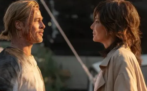 Sandra Bullock junto a Brad Pitt en Bullet Train (Sony Pictures).