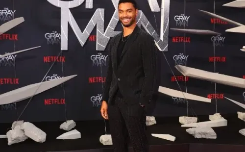 Regé-Jean Page en la premiere de The Gray Man. Foto: (Netflix)
