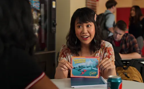 Ramona Young como Eleanor Wong (Netflix).
