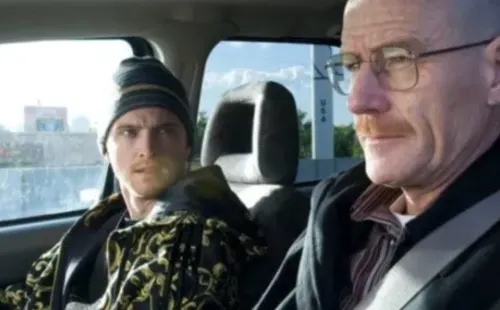Aaron Paul y Bryan Cranston en Better Call Saul. Foto: (IMDB)