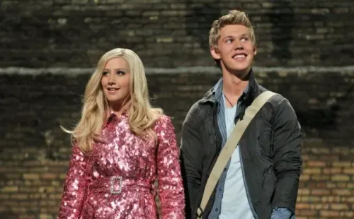 Austin Butler y Ashley Tisdale en La fabulosa aventura de Sharpay (IMDb).