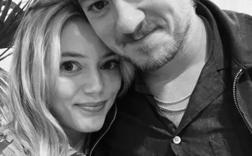 Grace Van Dien con Joseph Quinn (Twitter @GraceVanDien).