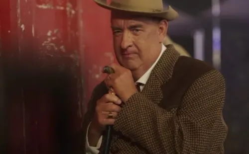 Tom Hanks protagoniza Elvis (Warner Bros).