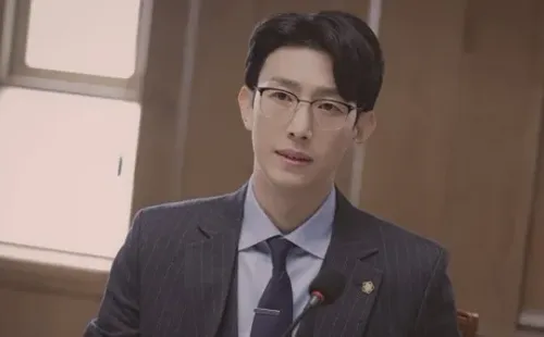 Kang Ki‑young en Woo, una abogada extraordinaria. Foto: (IMDB)