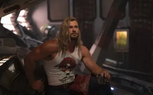 Chris Hemsworth protagoniza Thor: Love and Thunder (Marvel).