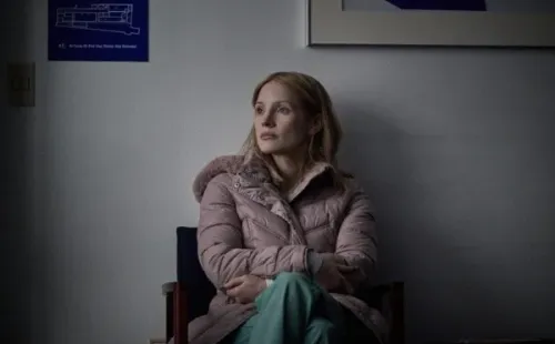 Jessica Chastain y Eddie Redmayne protagonizan The Good Nurse (Netflix).