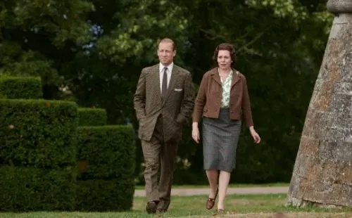 Olivia Colman y Tobías Menzies en The Crown. Foto: (Netflix)