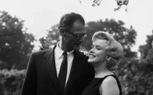 Arthur Miller y Marilyn Monroe en 1956 (Getty).