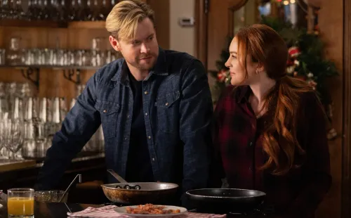 fallingforchristmas-netflix-1