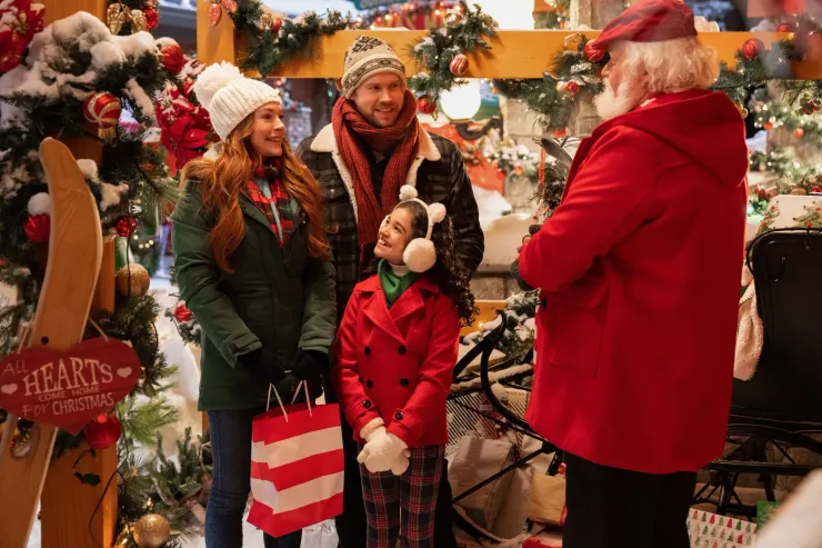 fallingforchristmas-netflix-2