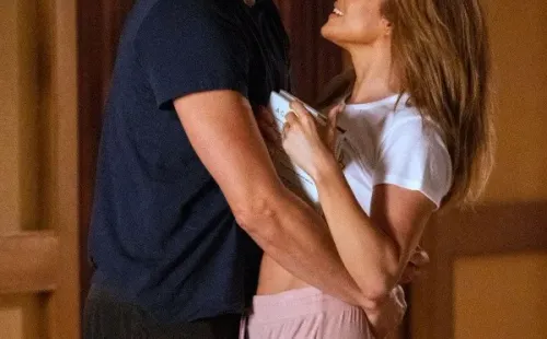 Bodas de Plomo cuenta con el protagonismo de Jennifer López y Josh Duhamel. Foto: (Prime Video)
