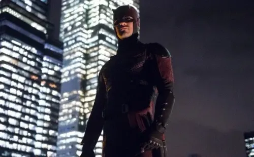 Daredevil, ahora disponible en Disney+ (IMDb).