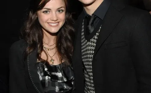 Lucy Hale y David Henrie (Getty).