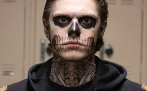 Evan Peters en American Horror Story (IMDb).