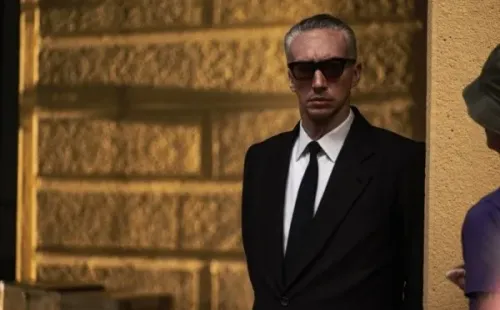 Primer vistazo de Adam Driver como Enzo Ferrari (Lorenzo Sisti).