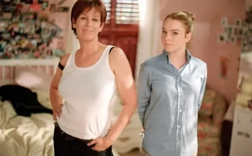Jamie Lee Curtis y Lindsay Lohan protagonizan Freaky Friday (IMDb).
