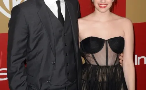 Evan Peters y Emma Roberts en 2013 (Getty).