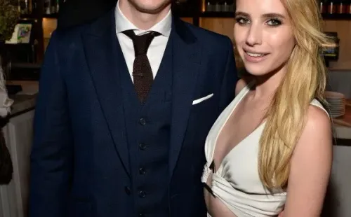 Evan Peters y Emma Roberts en 2013 (Getty).