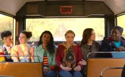 Simone Ashley, Patricia Allison y Tanya Reynolds ya no estarán en Sex Education (IMDb).