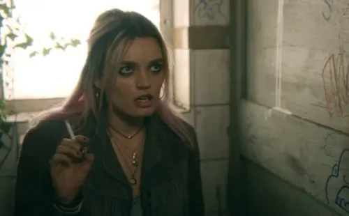 Emma Mackey reveló nuevos detalles de Sex Education (IMDb).