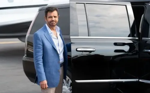 Eugenio Derbez en Acapulco. Foto: (Apple TV +)