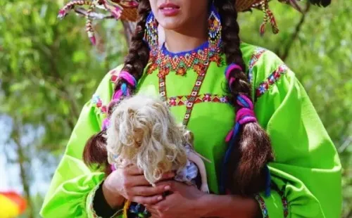 Adela Noriega en María Isabel (IMDb).