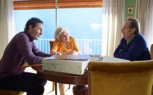 Guillermo Francella con Pochi Ducasse y Martín Seefeld. Foto: (Star +)