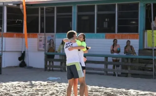 Belly y Conrad. Foto: (Prime Video)