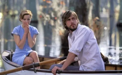 Ryan Gosling y Rachel McAdams protagonizaron The Notebook (IMDb).
