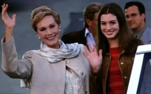 Anne Hathaway y Julie Andrews. Foto: (IMDB)