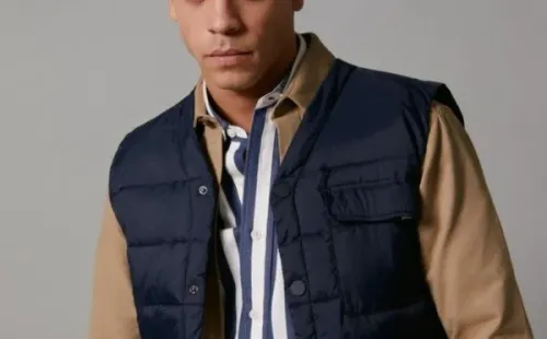 Álex Pastrana es Raúl (Netflix).