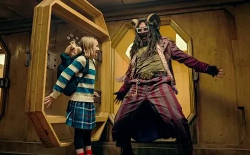 Jason Momoa y Marlow Barkley. Foto: (Netflix)