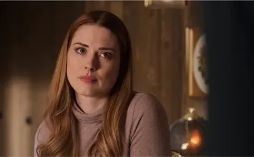 Alexandra Breckenridge interpreta a Mel Monroe en Virgin River (IMDb).