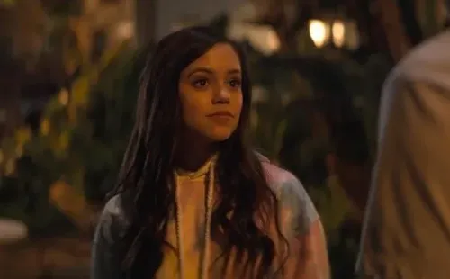 Jenna Ortega interpretó a Ellie Alves en You (IMDb).