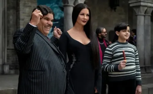 Morticia, personaje icónico de Los Locos Addams (IMDb).