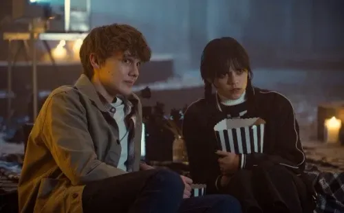Tyler y Merlina. Foto: (Netflix)