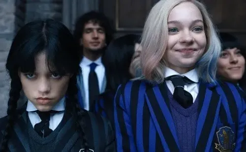 Enid y Merlina. Foto: (Netflix)