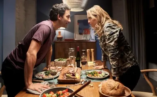 Juan Minujín y Luisana protagonistas de una película llena de egoísmo. Foto: (Netflix)