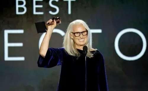 Jane Campion, ganadora de Mejor Directora en los últimos Critics Choice Awards (Getty).