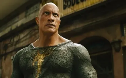 Dwayne Johnson protagoniza Black Adam de DC Comics (IMDb).