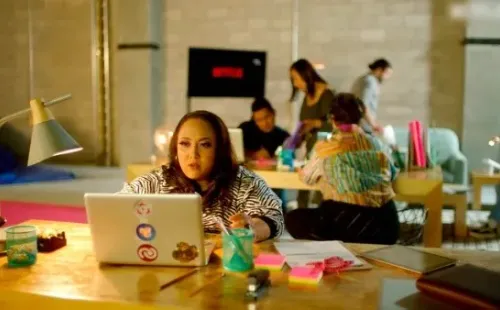 Netflix presentó una divertida serie mexicana sobre la adolescencia (IMDb).