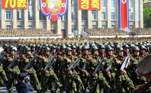 Desfile militar frente a los principales dirigentes políticos (Getty Images)