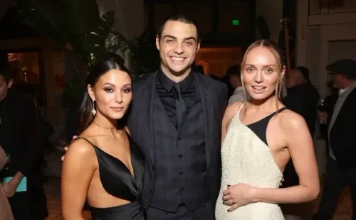 Noah Centineo y Laura Haddock en la presentación de El Novato (Getty).