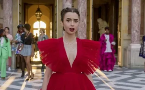 Lily Collins en Emily in Paris (Netflix).