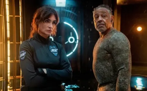 Paz Vega es Ava Mercer en Caleidoscopio (Netflix).