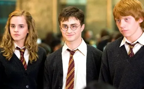 Hogwarts, la escuela de magia y hechicería de Harry Potter (IMDb).