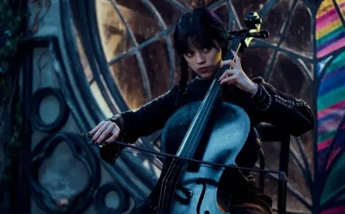 Wednesday, una de las series nominadas a los Golden Globe Awards (IMDb).