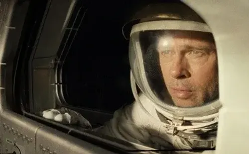 Brad Pitt protagoniza una película que estrenó en 2019 y es un éxito en Netflix (IMDb).