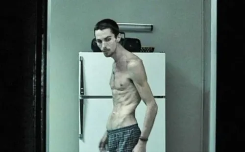 Christian Bale en The Machinist (IMDb).